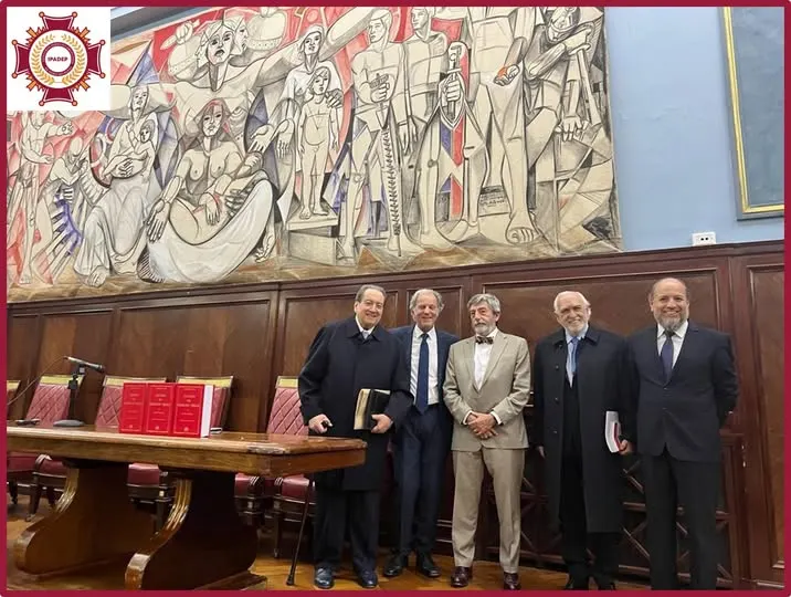 Maestros del Derecho Penal en el Aula Magna de la Facultad de Derecho de la Universidad de Buenos Aires. De izquierda a derecha: Profesor Carlos Arslanian, Prof. Jorge E. Buompadre, Prof. Angelucci, Prof. Gil lavedra, y Prof. Ivan Torres La Torre, Presidente del IPADEP capítulo peruano.