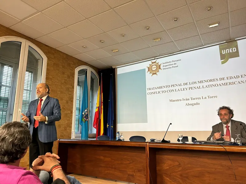 Conferencia magistral del Maestro Iván Torres La Torre en Melilla, España.