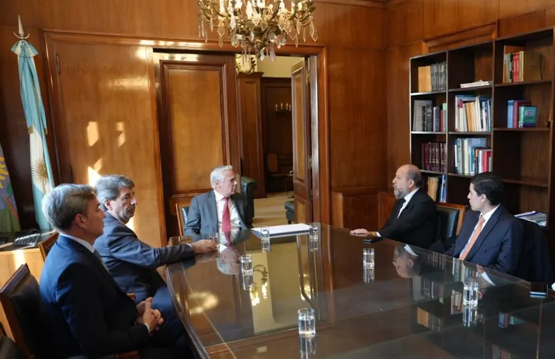 Maestro Iván Torres La Torre y Dr. Ricardo Ángel Basílico, presidentes en Perú y Argentina del Instituto Peruano Argentino de Derecho Penal, en visita protocolar al Presidente de la Suprema Corte de la Plata en Argentina.