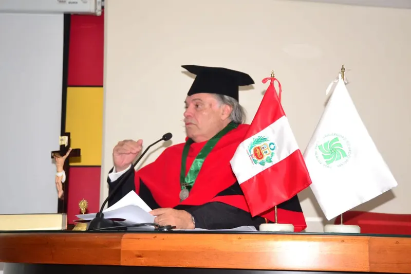 Doctor Honoris Causa, profesor Juan Carlos Ferré Olive, oralizando su Lectio Doctoralis.