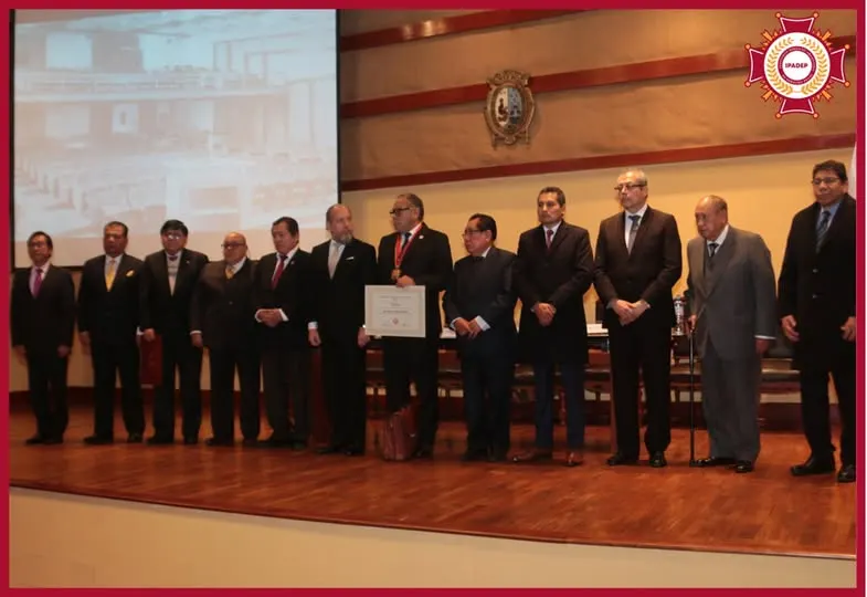 Invitados de lujo en homenaje académico al Maestro José Urquizo Olaechea. De izquierda a derecha: Dr. José Luis Silvestre Decano del CALE, Prof. Aldo Falconi, Dr. Carlos Navas Past Decano de la Fac. de Derecho de la Univ. Federico Villarreal , Dr. Walter Vílchez Catedrático de la USMP, Dr. José Palomino encargado de la Escuela de Ciencias Políticas de la UNMSM, Dr. Iván Torres La Torre Presidente del IPADEP, Dr. José Urquizo Olaechea Catedrático de la UNMSM, Dr. Mario Amoretti Prof. Emérito de la UNMSM, Dr. Nelson Salazar Catedrático de la UNMSM, Dr. Pedro Angulo Arana Past Decano del CAL, Dr. Moisés Tambini Director de la Escuela de Posgrado de la USMP, y Dr. Julio Cesar Ortiz catedrático de la USMP