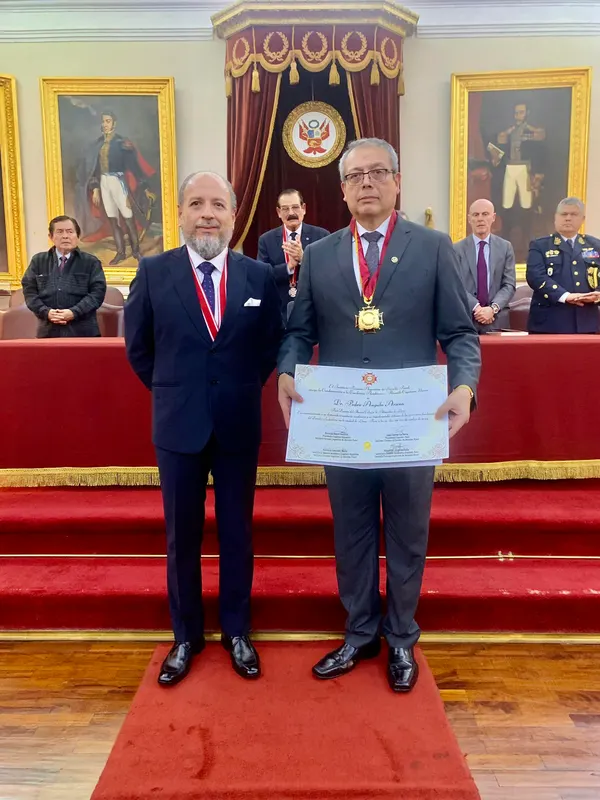 Instituto Peruano Argentino de Derecho Penal - Capítulo Perú, distingue con la Máxima Condecoración al Past Decano del Colegio de Abogados de Lima el Dr. Pedro Angulo Arana.