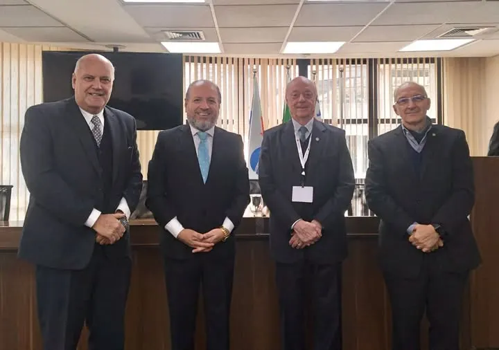 Maestro Iván Torres La Torre en compañía de los representantes de la delegación de Argentina, Daniel Bas, Claudio Gomara y Sergio Ricci en el Colegio de Abogados de Sao Paulo, Brasil.