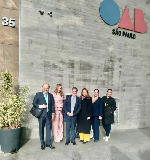 Maestro Iván Torres La Torre con la delegación de Colombia en el Colegio de Abogados de Sao Paulo, Brasil.