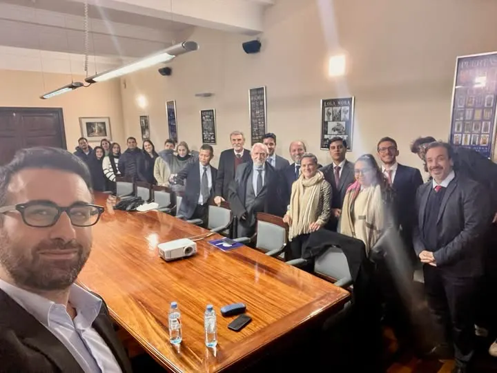 Extraordinaria conferencia del Maestro Iván Torres La Torre en la Universidad de Buenos Aires - UBA, con la participación del Decano del Colegio Público de la Abogacía de la Capital Federal de Buenos Aires Ricardo Gil Lavedra.
