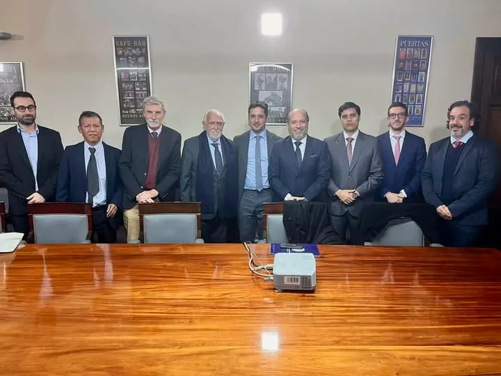 Maestro Iván Torres La Torre con el Decano del Colegio Público de la Abogacía de la Capital Federal de Buenos Aires y docentes de la Universidad de Buenos Aires - UBA.