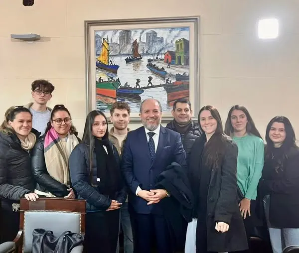 Maestro Iván Torres La Torre, acompañado de la comunidad académica de la Facultad de Derecho de la Universidad de Buenos Aires - UBA.