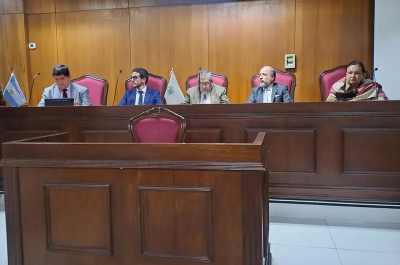 Extraordinaria mesa de honor en la Conferencia Internacional en Materia Penal y Procesal Penal en la Universidad Ricardo Palma, con ocasión a la visita del Dr. Agustín Gabriel Labombarda - Docente de Derecho Penal de la Universidad de Buenos Aires, Argentina.