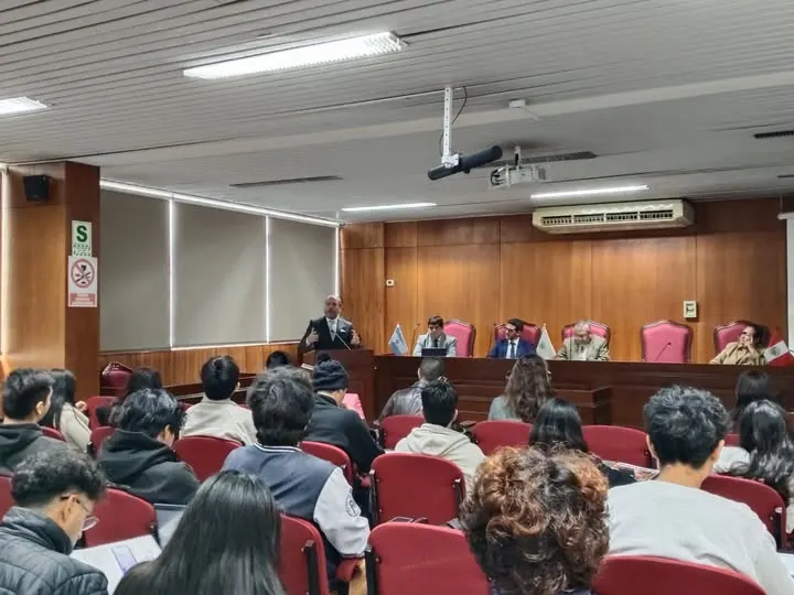 Extraordinaria concurrencia de jóvenes universitarios de la Universidad Ricardo Palma en la Conferencia Internacional en Materia Penal y Procesal Penal.