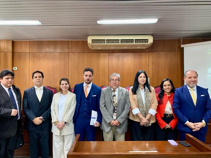 Extraordinaria mesa de honor en el Acto Académico en la Universidad Ricardo Palma, con ocasión de la visita del Dr. Leandro Abel Martínez - Subdirector de Posgrado de la Universidad de Buenos Aires, Argentina.