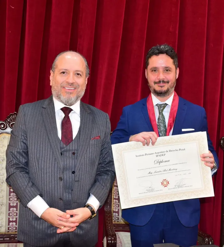 Maestro Iván Torres La Torre - presidente del capítulo perú del Instituto Peruano Argentino de Derecho Penal incorpora como miembro honorífico al Dr. Leandro Abel Martínez - Subdirector de posgrado de la Universidad de Buenos Aires, Argentina.