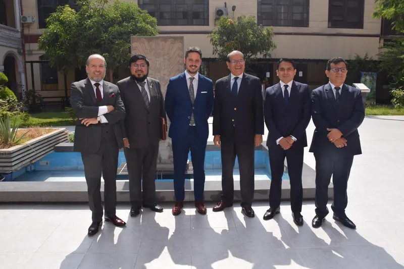 Ilustres académicos en la Universidad Nacional Federico Villarreal con ocasión de la visita del Dr. Leandro Abel Martínez - Subdirector de Posgrado de la Universidad de Buenos Aires, Argentina.